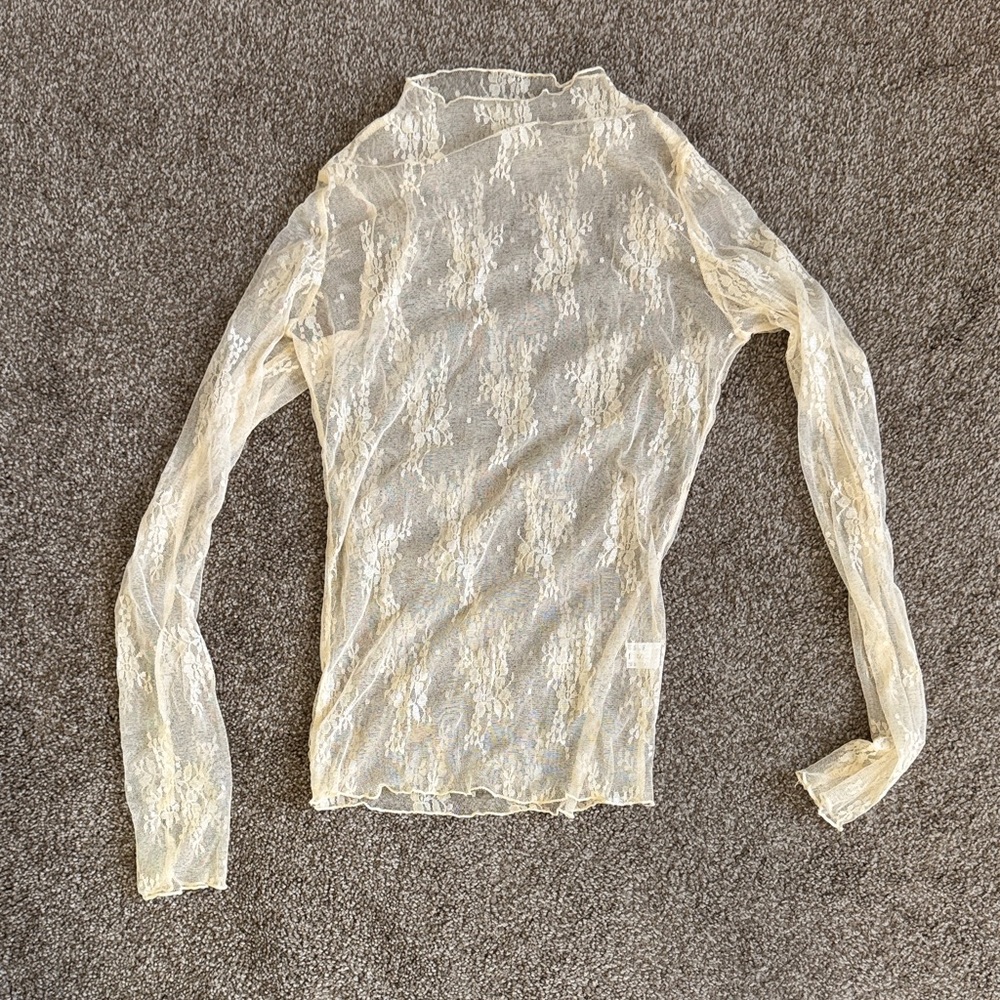 Chic Lace Women's Blouse in Cream